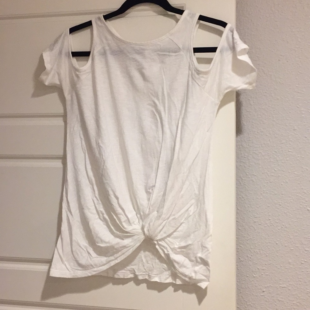 BP white shoulder cut-out, twist front tee, XS